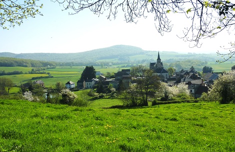 Vue du village de Chiddes dans la Nièvre, dans la campagne