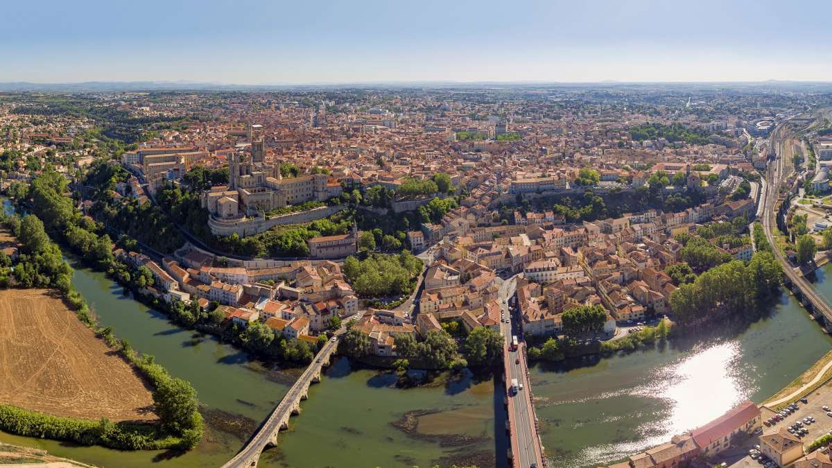 Vue aérienne de la ville de Béziers 