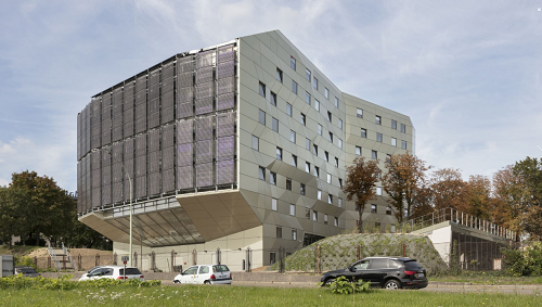 Vue de la Maison ile de France depuis la rue