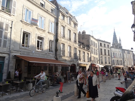 Rue piétonne à La Rochelle 