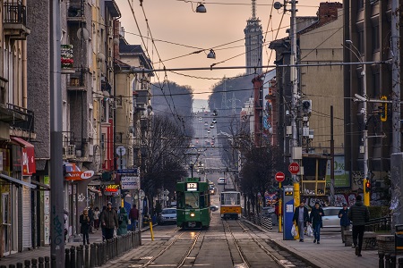 Rue dédiée au tram à Sofia en Bulgarie.