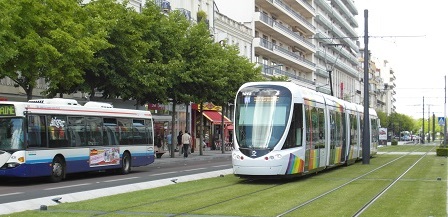 bus et tramway en ville