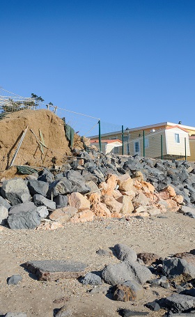 Littoral d'Occitanie victime d'érosion : mobilhomes déplacés, dune abimée