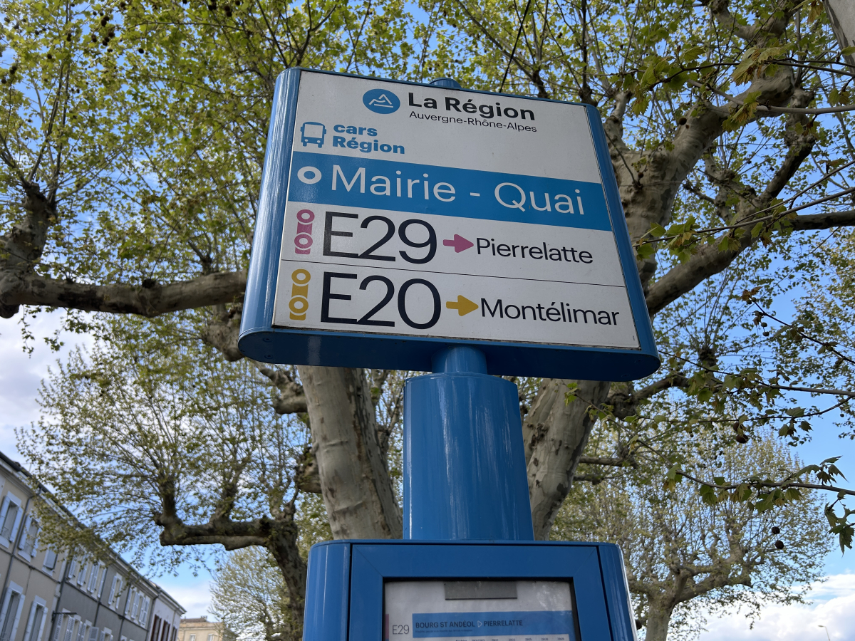 Arret_Car_Region_Bourg-Saint-Andeol