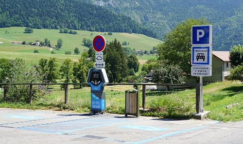 station de covoiturage en campagne 