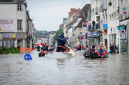Evacuation du centre ville de Nemours lors des inondations de juin 2016
