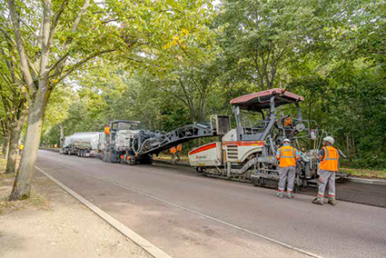 Eiffage a notamment développé une machine permettant de recycler les enrobés sur le chantier routier.