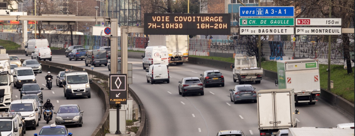 VR2+ (à gauche) sur le boulevard périphérique de Paris