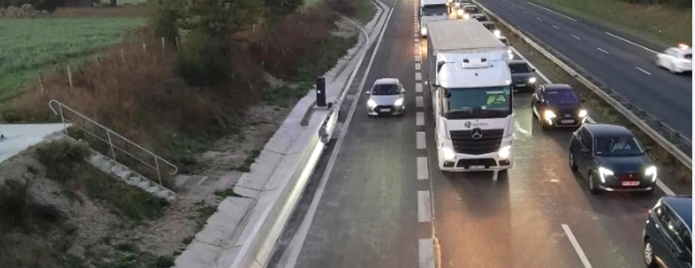 VR2+ (à droite sur ancienne emprise BAU) sur l’A83 à Nantes