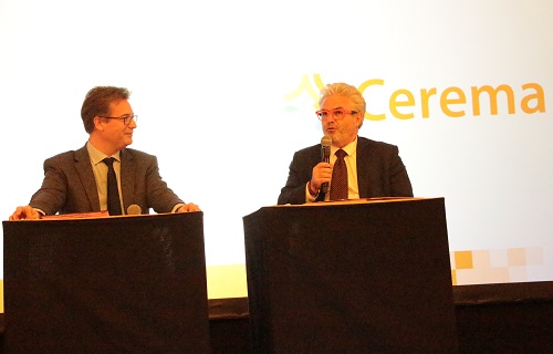 Pascal Berteaud, Directeur général du Cerema, et Philippe Watteau, Directeur général de VEDECOM, ont signé le 19 mars 2019 un accord de partenariat lors de la Biennale des territoires à Montrouge.
