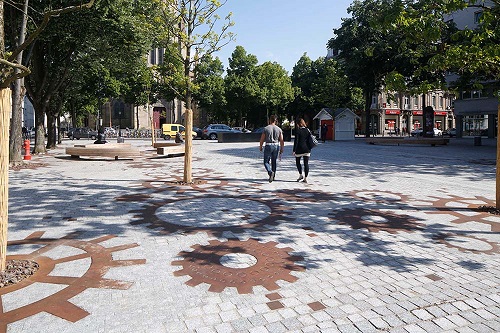 sol d'une place publique avec des mosaïques à mulhouse