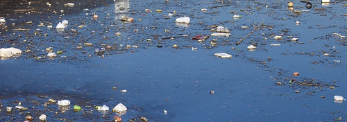 pollution plastique dans l'eau
