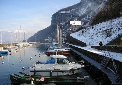 Port de Meillerie en hiver, au pied des Alpes
