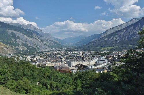 Vue de St Jean de Maurienne en fond de vallée