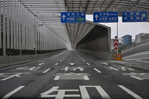 Bretelle d'autoroute vide à Wuhan