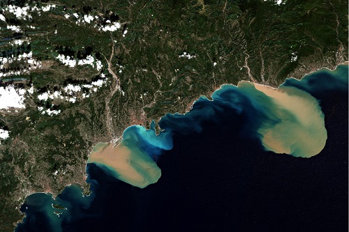 Image Sentinel-2 acquise le 3 octobre 2020 suite aux crues d'octobre 2020 dans les Alpes-Maritimes (vue de la boue en mer)