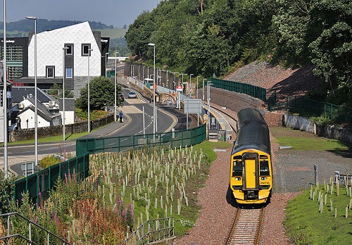 Borders Railway, vue d'un train près d'une gare en Ecosse