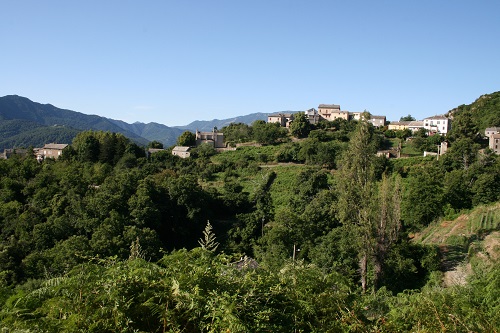 Village de Piano en Corse (en hauteur sur un rocher)