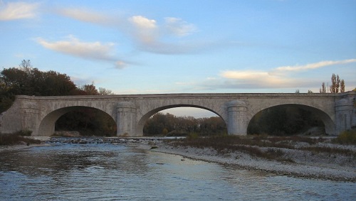Pont du Commando-Henri-Faure (en pierres, 3 arcs) - Crédit : Cerema