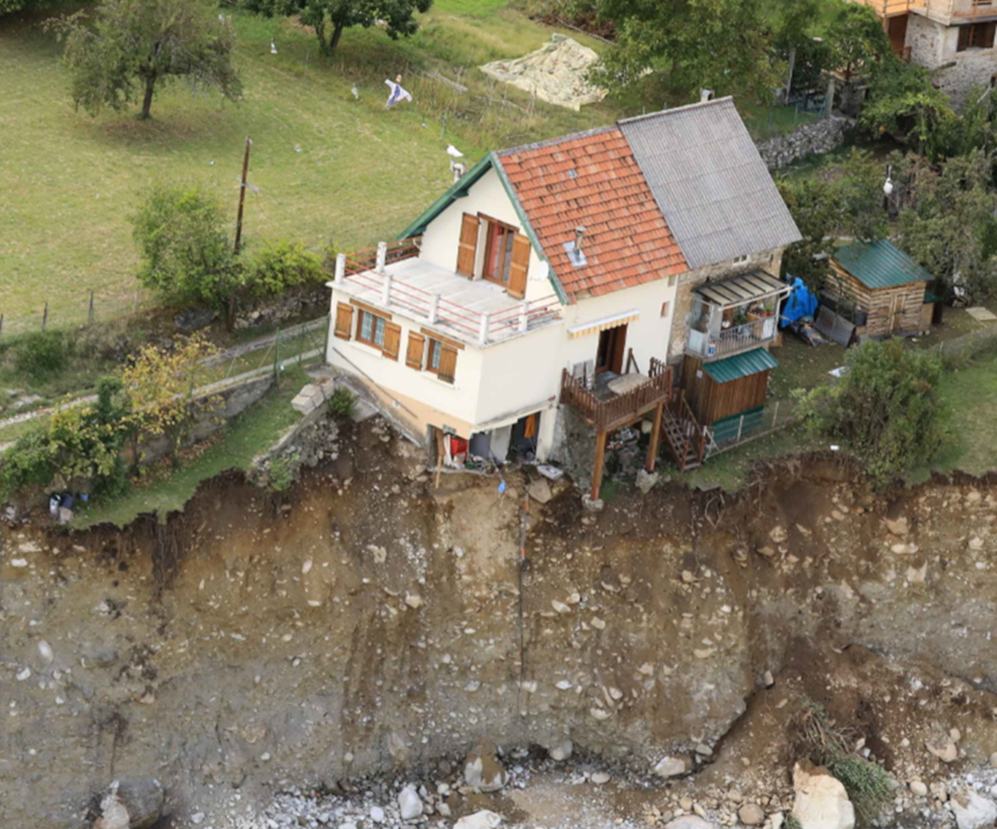 Comment réduire les impacts des risques naturels sur le bâti et les ...