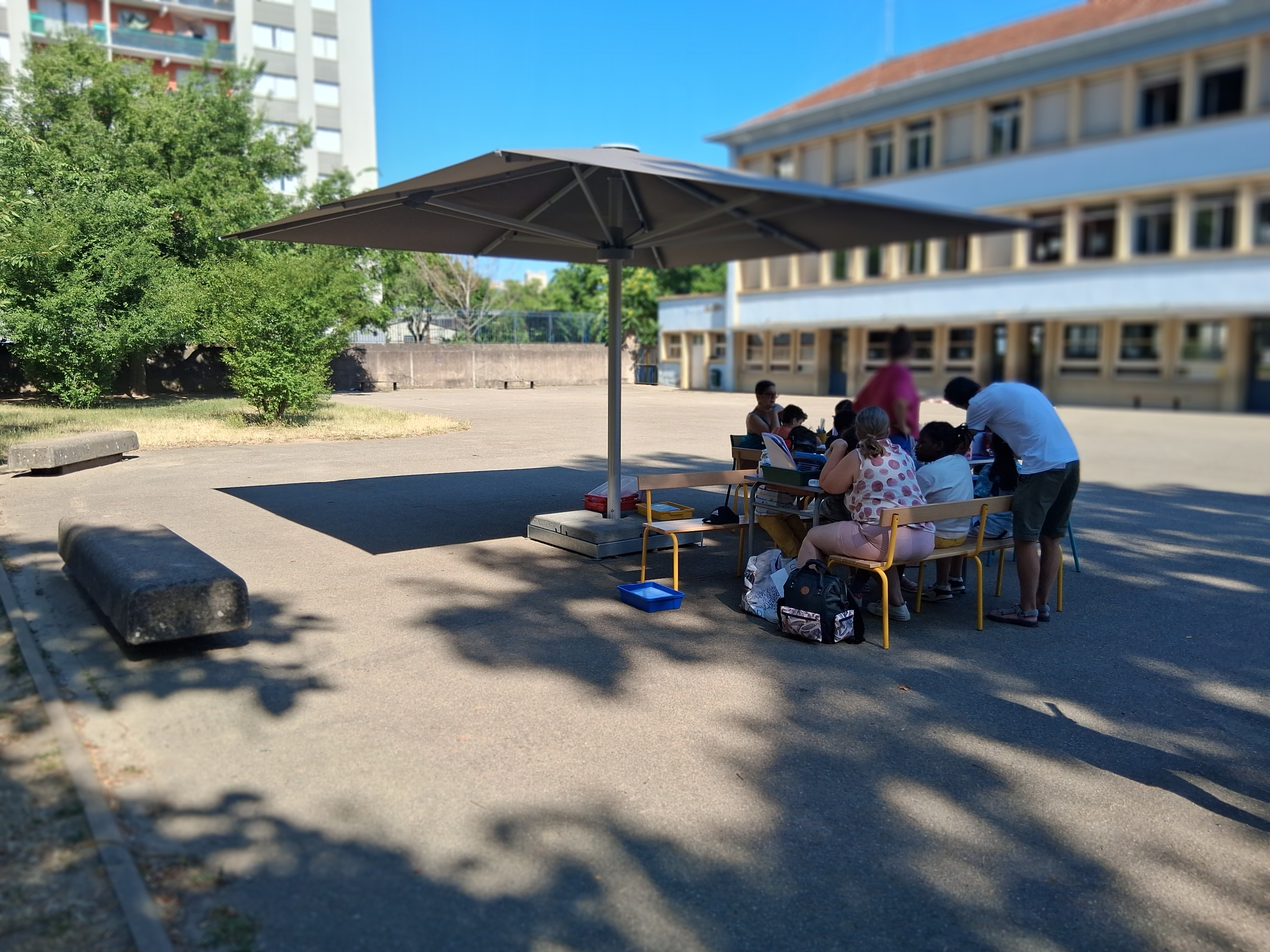A Lyon, le Cerema participe au projet Aventure fraîcheur pour identifier les actions à mener dans les écoles