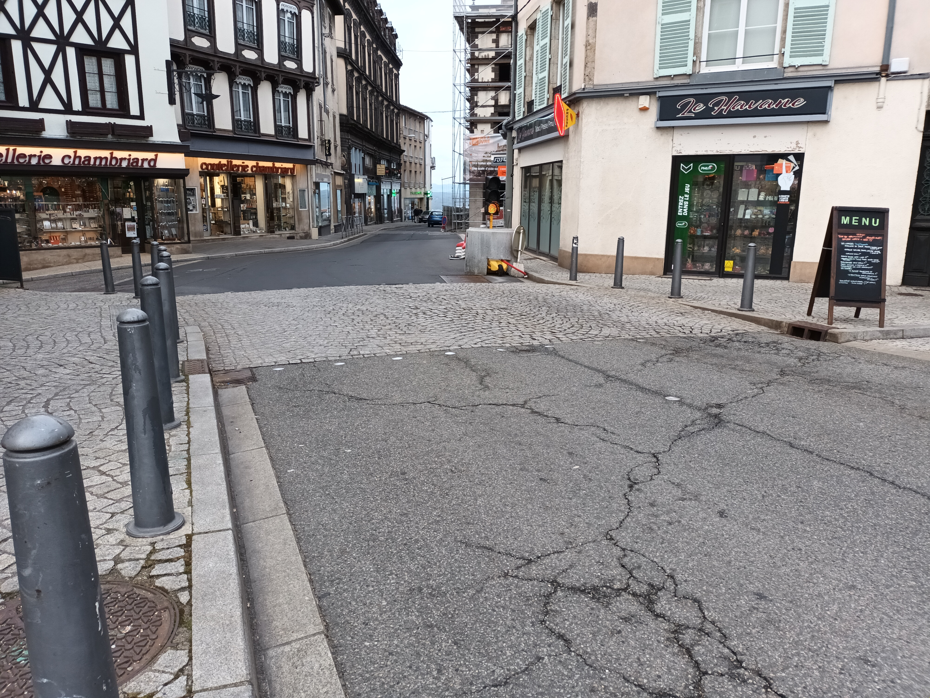 Le Cerema accompagne la Ville de Thiers pour développer les modes actifs dans un secteur central contraint