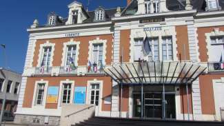 Mairie de Montceau les mines (batiment rénové ancien)