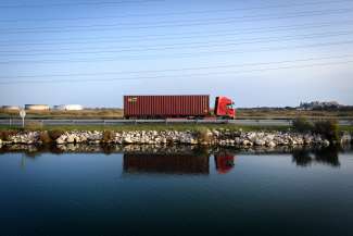 Route à Port-de-Bouc dans les Bouches-du-Rhône