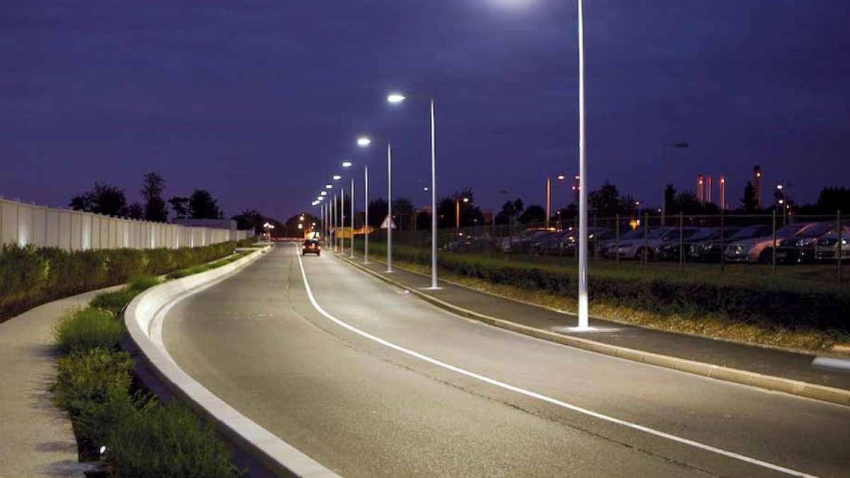 Le démonstrateur Lumiroute à Limoges permet d'optimiser l'éclairage nocturne en utilisant la réflexion de la lumière sur la chaussée