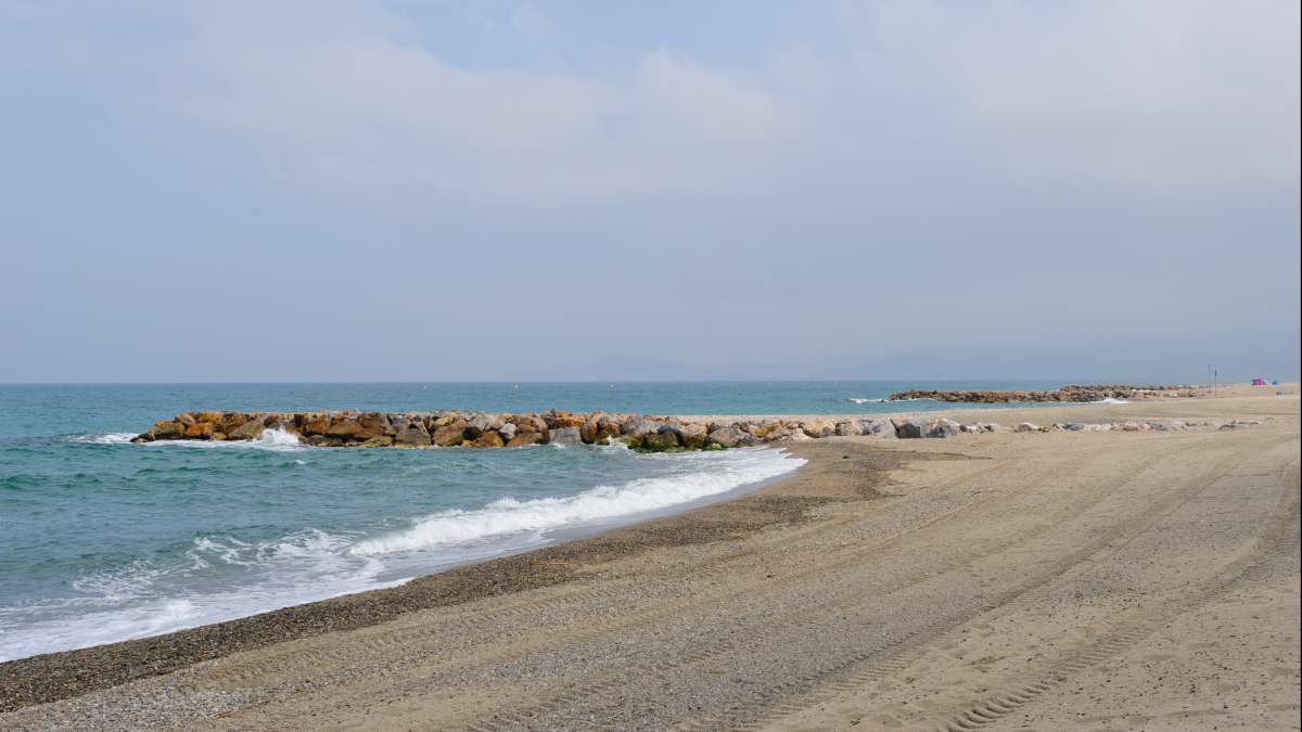 Aménagements lourds pour lutter contre l’érosion côtière sur la plage de Saint-Cyprien 