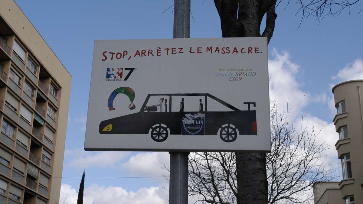 Accident - Arrêtez le massacre. message d'alerte Lyon 7ème