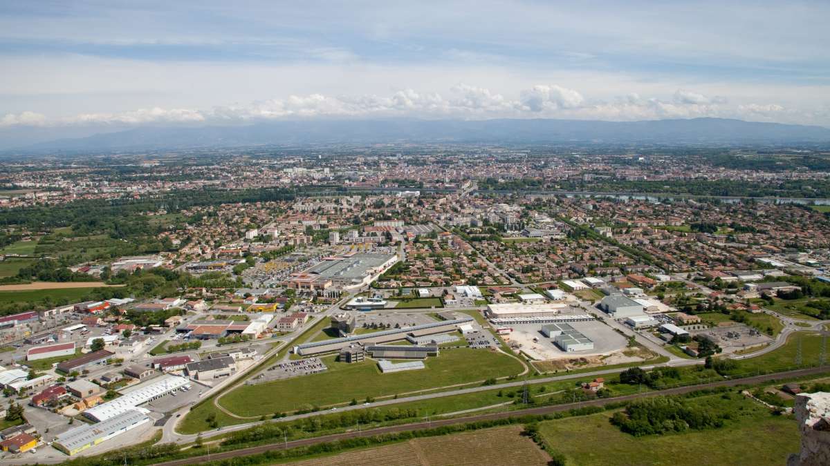 Vue aérienne de Valence et sa banlieue