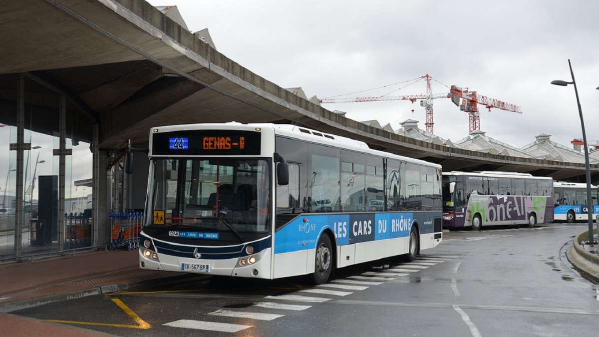 Station des cars du Rhône à l'aéroport de Lyon