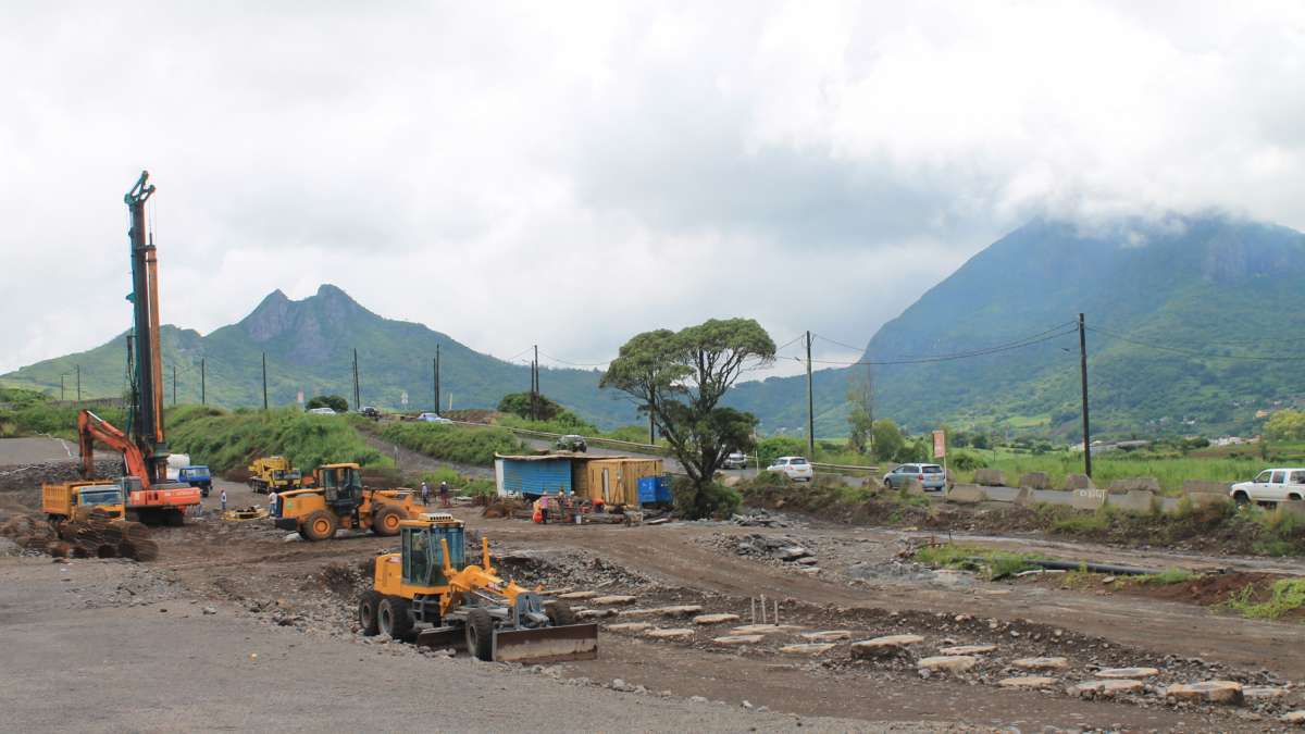 Vue du chantier située sur une partie montagneuse de l’île Maurice
