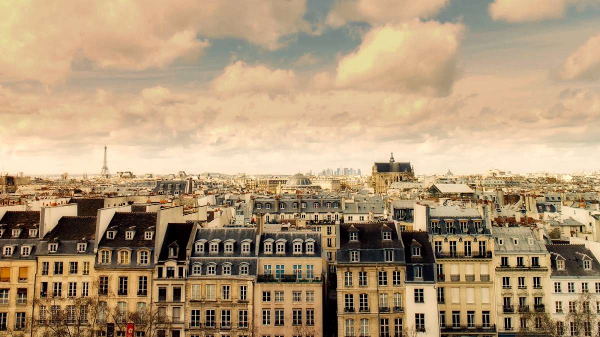Vue de Paris en hauteur: maisons en rangées