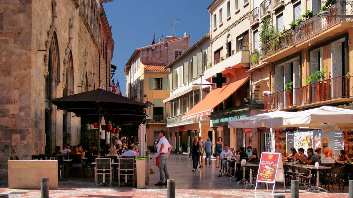 centre ville de Perpignan avec des commerces
