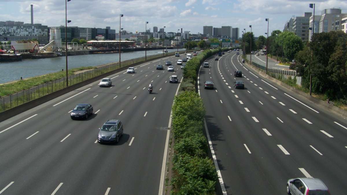 Autoroute A 4 à Ivry avec 4 fois 4 voies