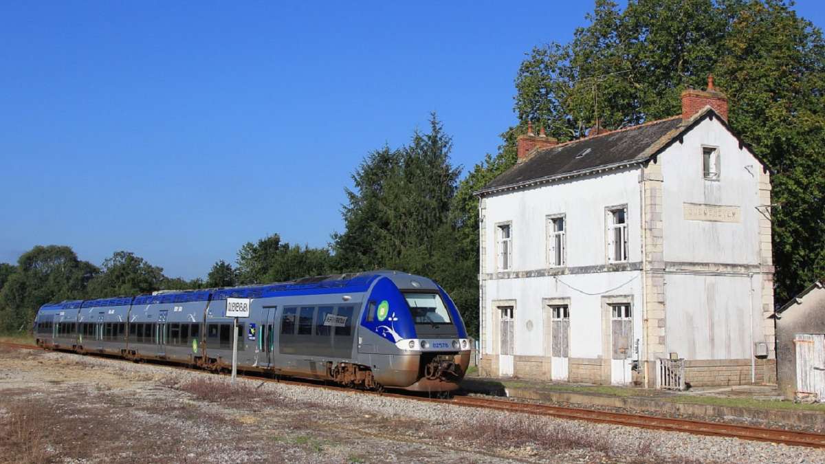 Train local en gare de Quemeneven