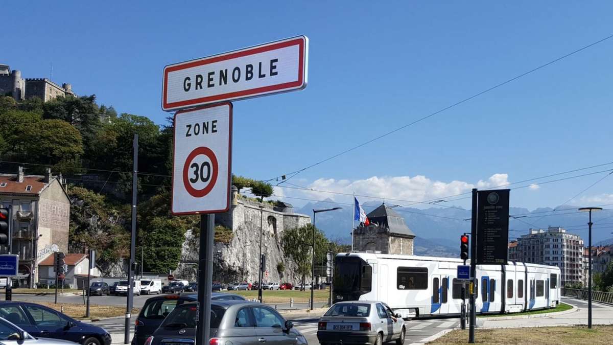 Voie à 30 km heures à Grenoble