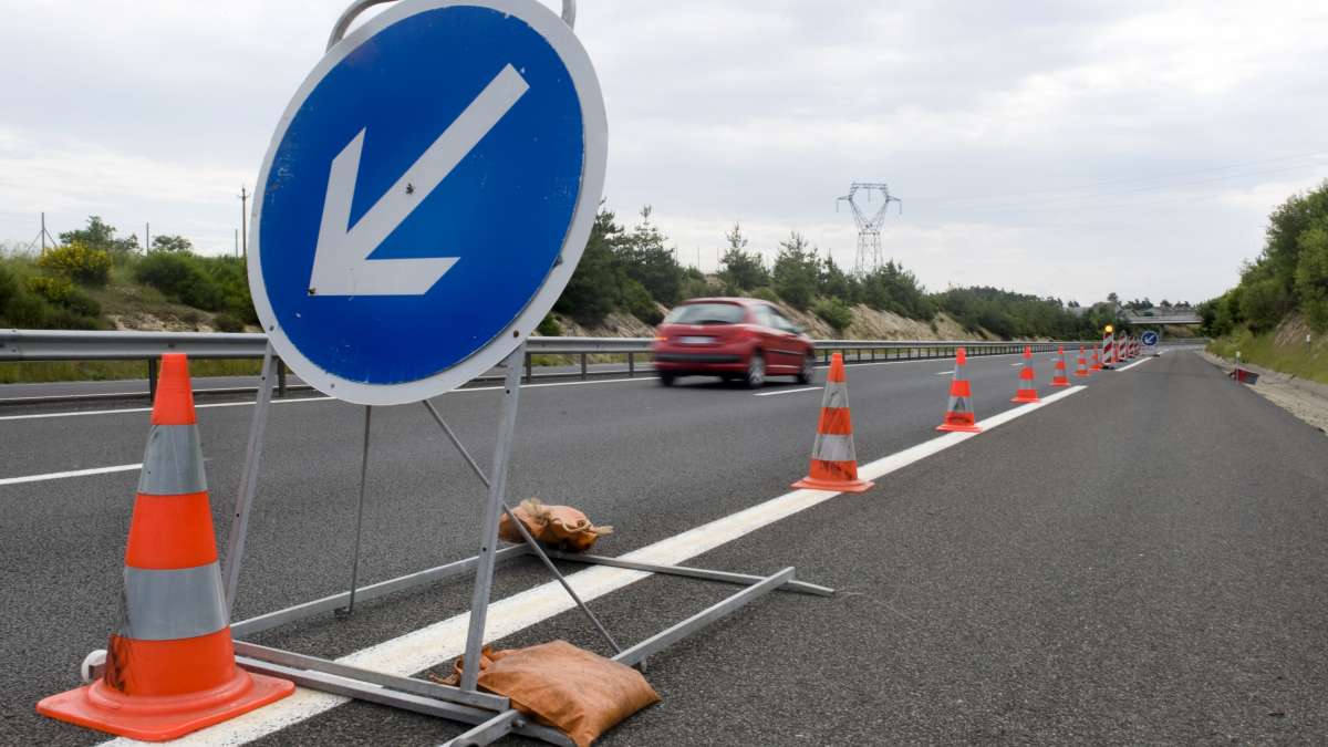 Signalisation sur un chantier d'autoroute