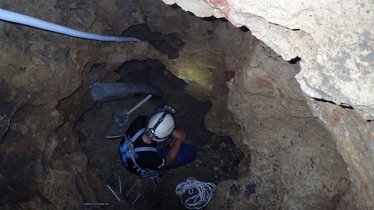 Inspection géotechnique dans la grotte