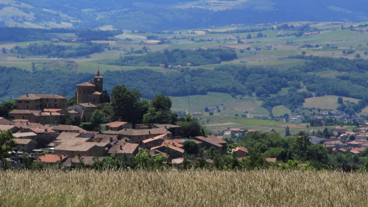 Village ancien en haut d'une colline du Vercors