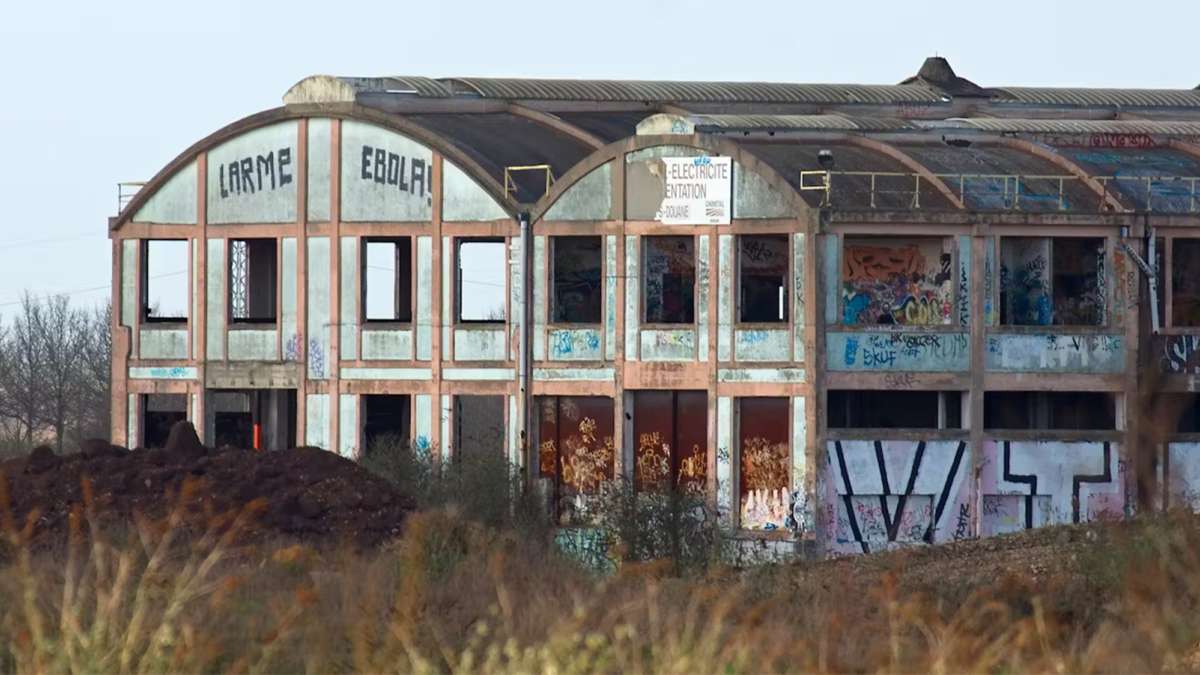 Une friche industrielle en périphérie de Caen.