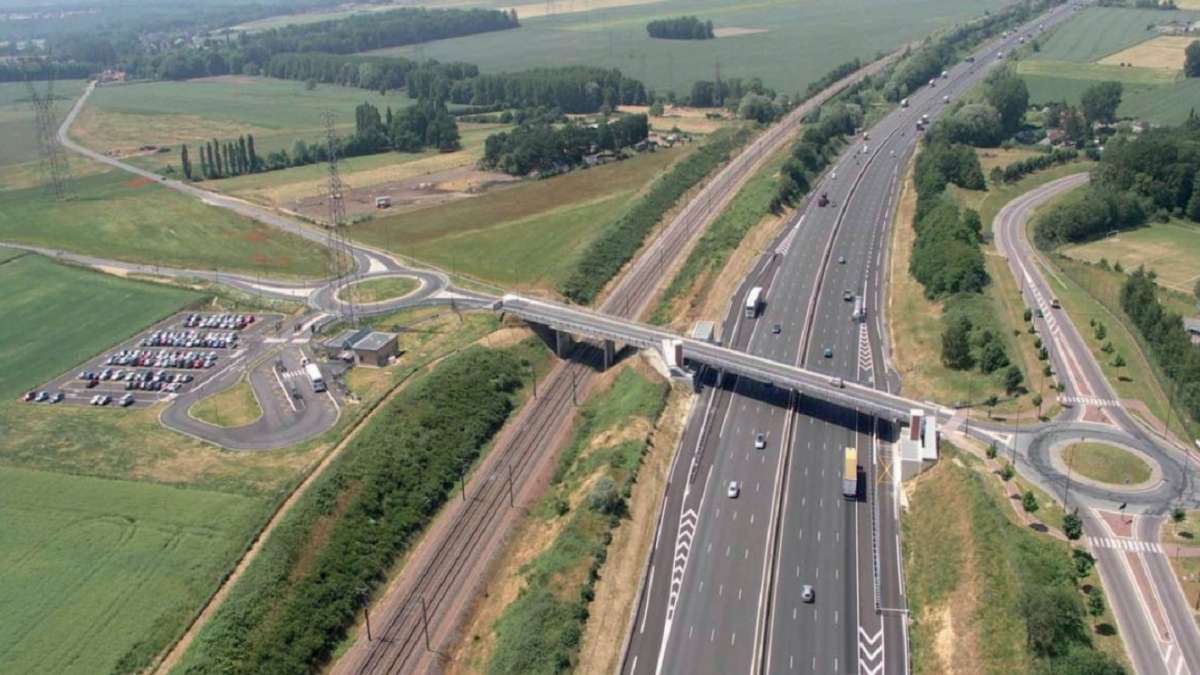 Station sur autoroute en territoire peu dense