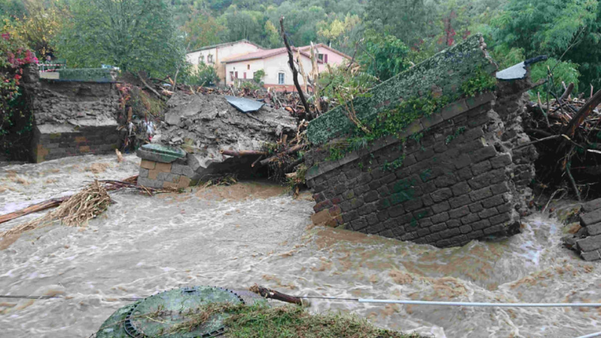 pont effondré lors d'une crue