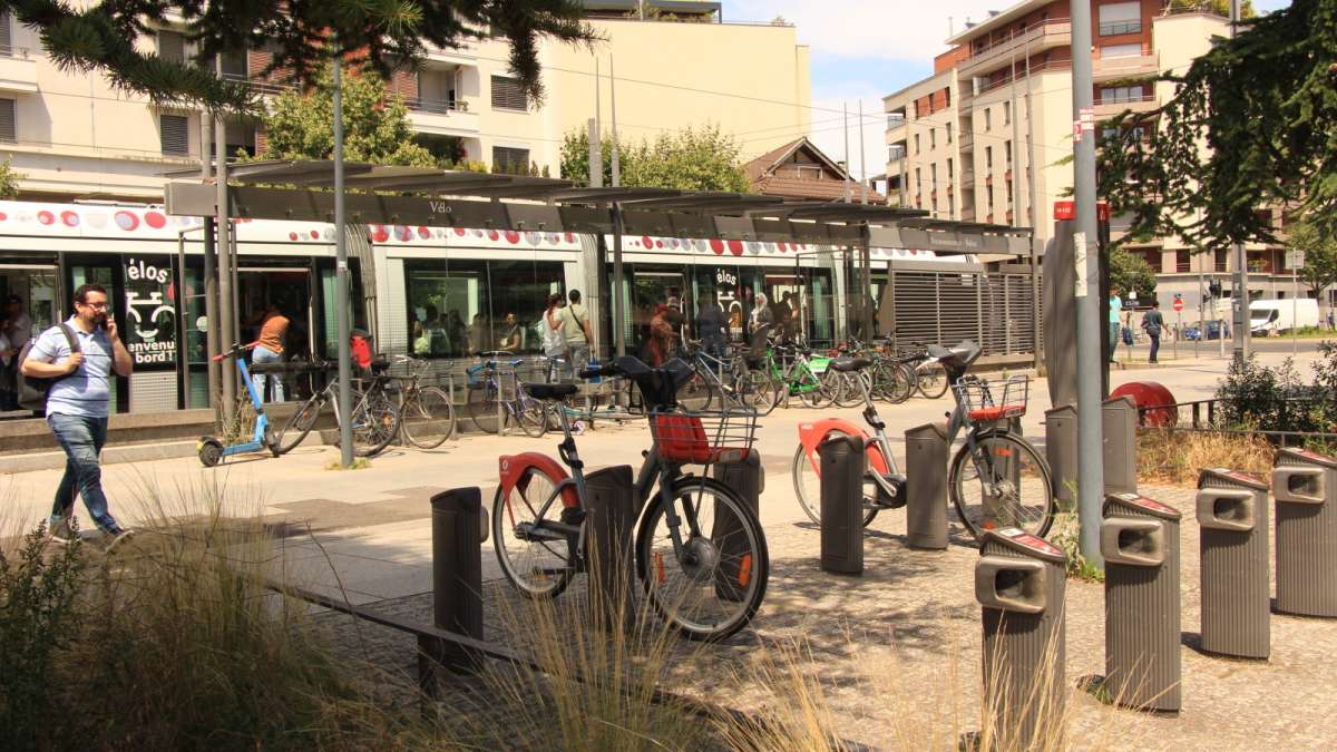 Intermodalité, tramway et vélo libre service à Lyon