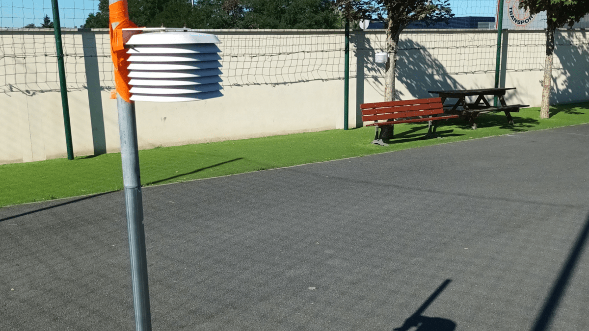 Capteur dans la cour de l'école