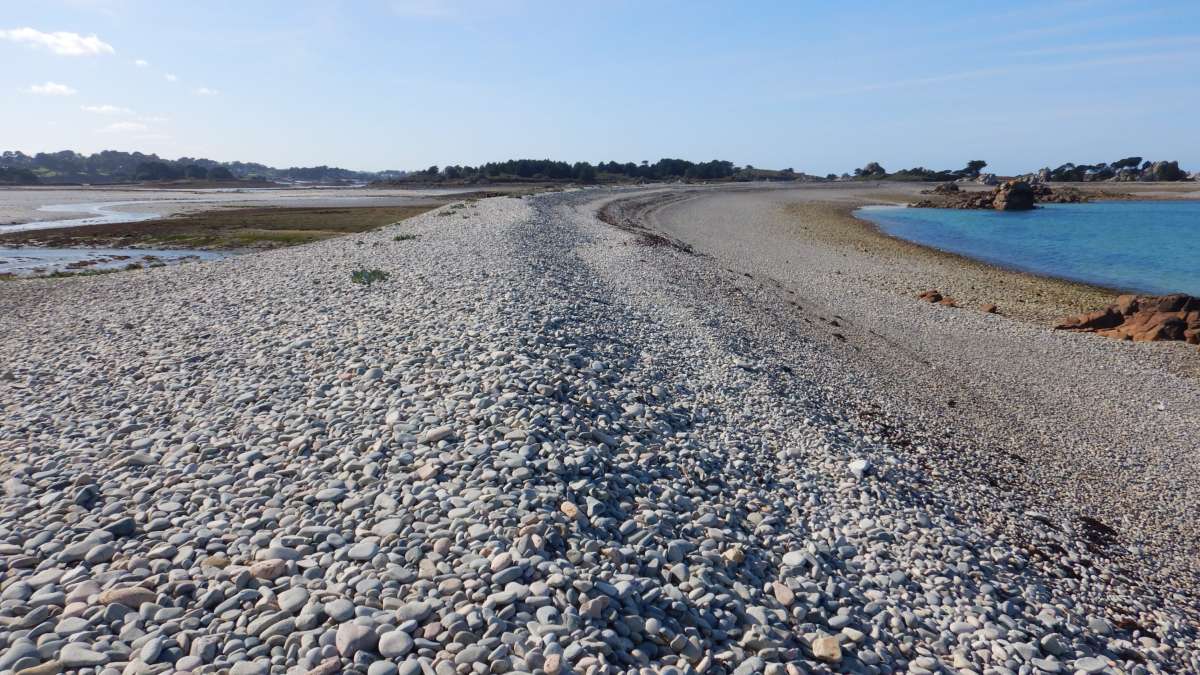 Cordon de galets à Penvénan