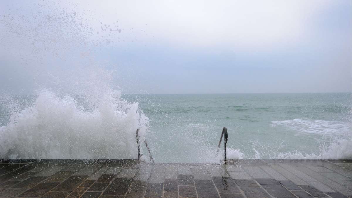 Forte marée et houle à Saint-Malo