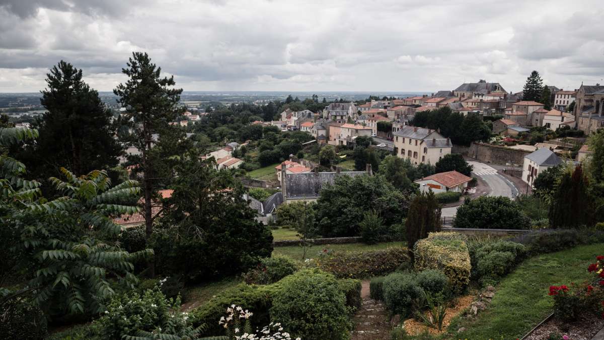 Pouzauges en Vendée, paysage rural, ville moyenne